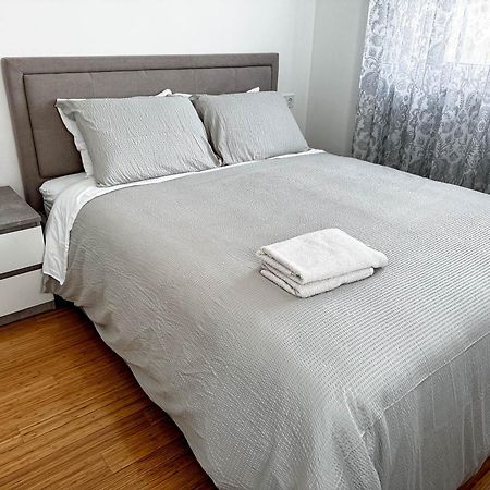 Brand New 2 Bed, 1 Bath Condo Zara Esterno foto