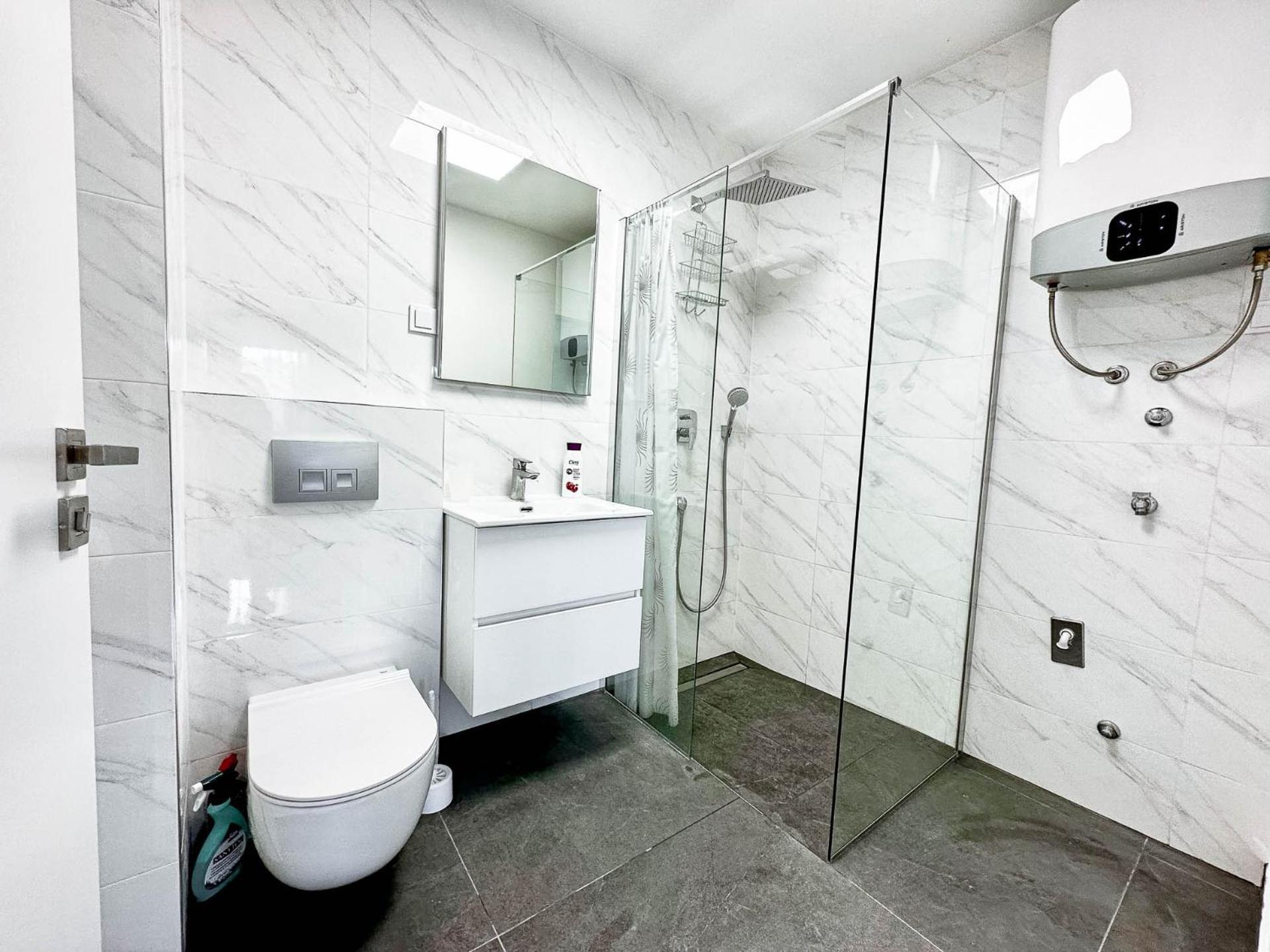 Brand New 2 Bed, 1 Bath Condo Zara Esterno foto