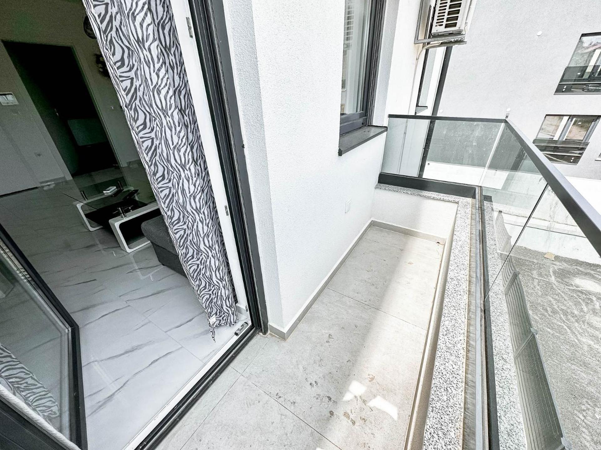 Brand New 2 Bed, 1 Bath Condo Zara Esterno foto